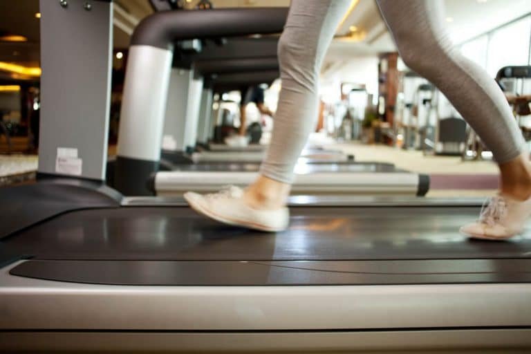 é melhor correr na rua ou esteira